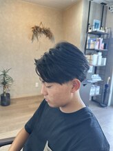 まっすぐすぎない自然な質感。ピンピンしない縮毛矯正が人気！