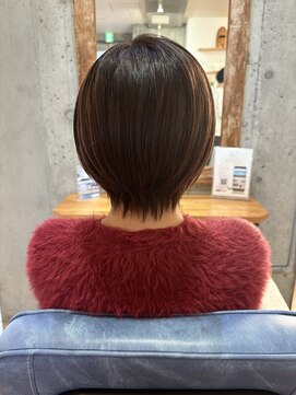 ラグシス 美髪ストレート(Luxis) 丸み/くびれ/大人ショート