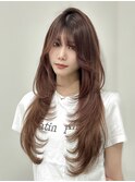 小顔ロングレイヤーカット顔周り春グレージュカラー透明感カラー