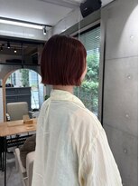 アヴェル 自由が丘(Avelle) 透明感チェリーレッドの切りっぱなしミニボブ