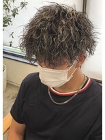 リヴ オオサカ(LIV OSAKA)&nbsp;ツイストスパイラルパーマツイスパハイライト刈り上げマッシュ