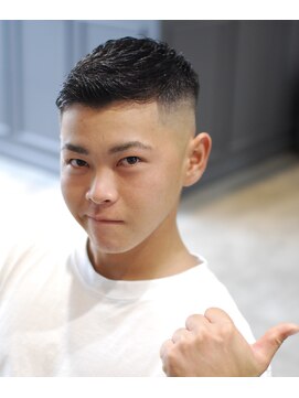 ハングアウト(Hangout) バーバースタイル/フェードカット/フェザーアップ/刈り上げ