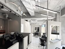 バディ 中野駅前店(BUDDY)の雰囲気（明るい陽射しが入り込む店内は大人のリラックスできる空間です◎）