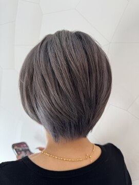 ティムール(TIMUR) 大人ショート×グレージュカラー
