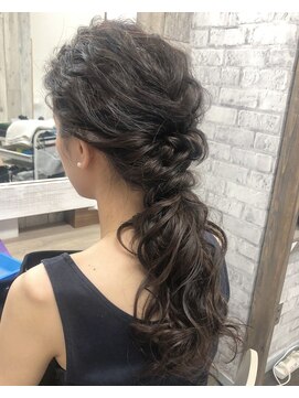 ヘアセット専門店 ナゴミ 池袋店(nagomi) ルーズポニーテール