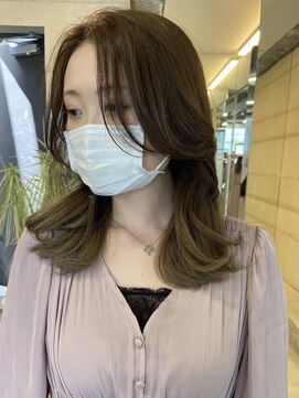 フォンズ(FONS) 小顔に見せるオルチャンヘア 流れる顔まわり シアーベージュ