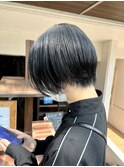 暗髪ブルーブラックショートボブ