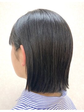 黄ぐまくん美容室 ぱっつん　切りっぱなし　ボブ