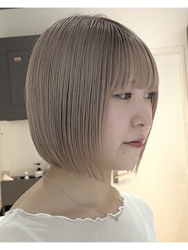 ヨロ 上野(YOLO) ハイライトカラーミルクティーベージュケアブリーチボブ