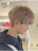 メンズハイトーンミルクティーベージュ毛流れマッシュ