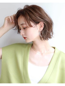 ロッソ ヘアアンドスパ 六町店(Rosso Hair&SPA) センター分けショート