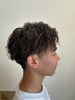 ヘアーワークス ボナ(HAIR WORKS bona.)&nbsp;柔らかブラウンで魅せる、大人スパイラルパーマ/フェード