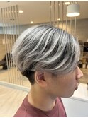 ショートヘアでも楽しめるホワイトバレイヤージュ