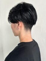 カシェル トウキョウ(Cashel Tokyo)&nbsp;センターパート ツーブロック メンズ暗髪 大人男子 毛流れ