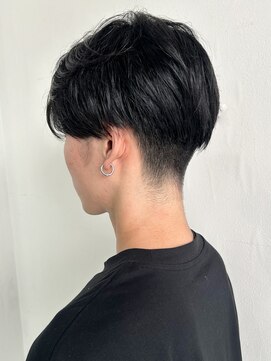 カシェル トウキョウ(Cashel Tokyo) センターパート ツーブロック メンズ暗髪 大人男子 毛流れ