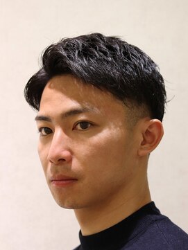 ヨシザワインク プレミアム 横浜 桜木町店(YOSHIZAWA Inc. PREMIUM) 王道黒髪ツーブロックショート七三アップバング刈り上げ