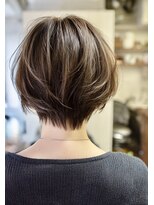 エルイコールアイエム(L=im) フェザーショートボブ×ボリュームアップ大人ショート