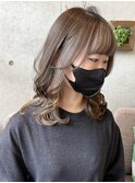 透けるグレージュのインナーカラー