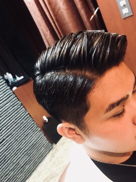 ヘアーモードキクチ 日本橋三越前店 右7対3かっちりスタイル