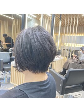 ラテ 渋谷(LATTE) 前下がり ショート ボブ