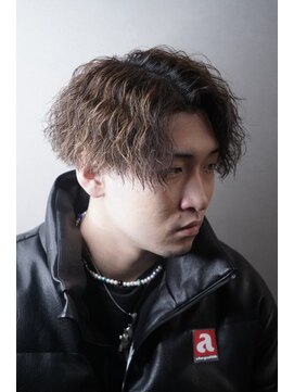 スキル(SKILL) ウェーブツイスパ×センターパート。波巻きスパイラル