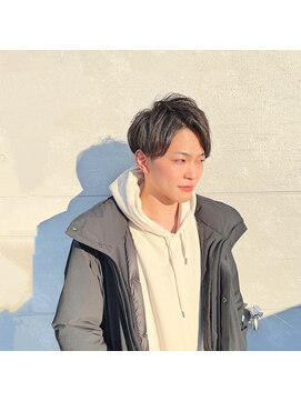 ヘアステージアミカル センターパート風アップバングショート