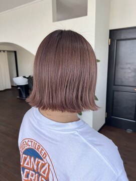 ザネイバー(The Neighbor) 切りぱなしボブ×ピンクベージュ