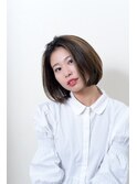 シンプルなボブとコントラストなハイライト