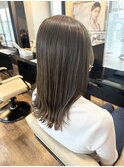 オリーブベージュ