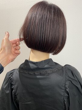 アドラーブル ココロ 新潟(adorable CoCoLo) うるツヤ丸みボブカシスブラウン小顔補正立体カット