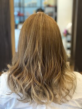 リーチアウト(Reach Out)の写真/【西明石駅1分】光に透けて輝く透明感が自慢の《イルミナカラー》が人気!憧れの外国人風を実現してくれる☆