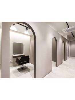 【似合わせ診断×髪質診断＊】全席個室のプライベート空間で、気兼ねなくお悩みをお聞かせください♪