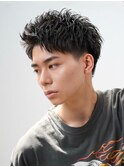 ツイストスパイラルパーマメンズ　アップバング　刈り上げ