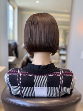 ケリーアン 太田(kelly.un) ミニボブ／切りっぱなし／タッセルボブ／縮毛矯正