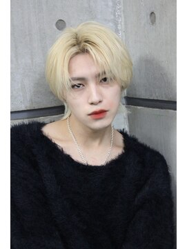 オーシャントーキョー ホワイト 原宿(OCEAN TOKYO WHITE) 金髪センターパートウルフアップバング