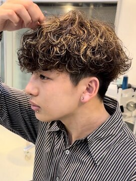 フィフス 大分(fifth) 大分プードルパーマメンズカットハイライトラウンドマッシュ