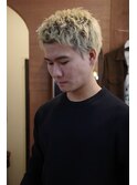 メンズスパイキーショートケアブリーチブロンド外国人風眉カット