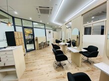ココットヘアー(cocoto hair)の雰囲気（明るく広々とした店内♪ゆっくりお過ごしください♪）