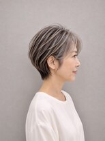 キュービック Cubic&nbsp;白髪ぼかしハイライト×メリハリショート