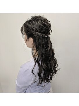 リジー(Litzy) ふんわりハーフアップ