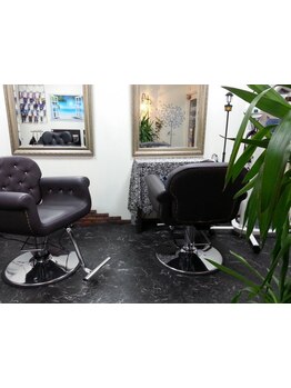 ゆっくり落ち着いた店内で貸し切り状態で施術ができる♪大型店が苦手な方にもオススメ☆