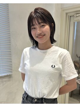 グラッド(glad) シンプル可愛い外ハネミディ × 透けバング