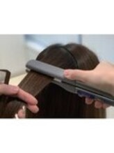 仕上げ　アイロンでトリートメントを定着させる。【UNIXノクティプラザ溝の口】【髪質改善トリートメント】