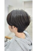 赤みを抑えたカラーとフェザー風パーマ