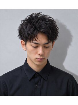 ジェットブラックキューサンロク(JET BLACK 936) ナチュラルパーマ×ツーブロック
