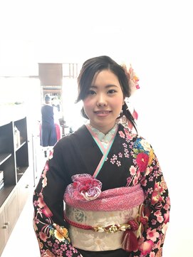 ラグーンヘアー(Lagoon hair) くるりんぱシニヨン♪