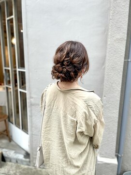 ベルトオブヴィーナス(Belt of venus) カジュアルからパーティーまで☆ギブソンタックアレンジ