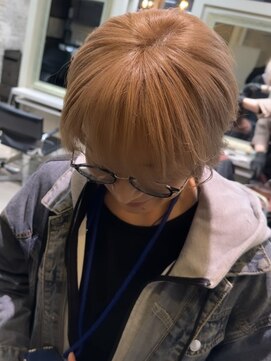 グロウ 上野御徒町(grow) 黒髪から/白髪ぼかしブリーチ/ショート×ベージュ/pixyyyyyy297