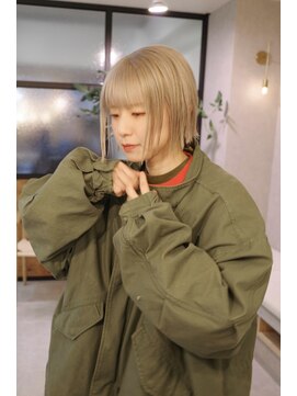 イリ(iri) 《iri 加納》ハイトーンベージュ/ぷつっとボブ