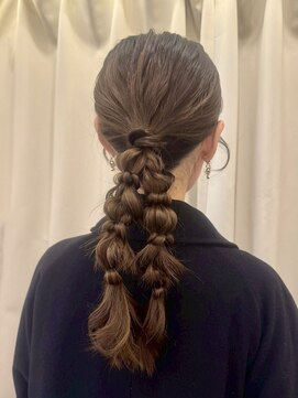 ヘアアレンジメント ボガスティーズ 溝の口店(Hair arrangement Vogusty's) ゆるふわツイン編みおろし/お呼ばれヘア/ヘアメイク